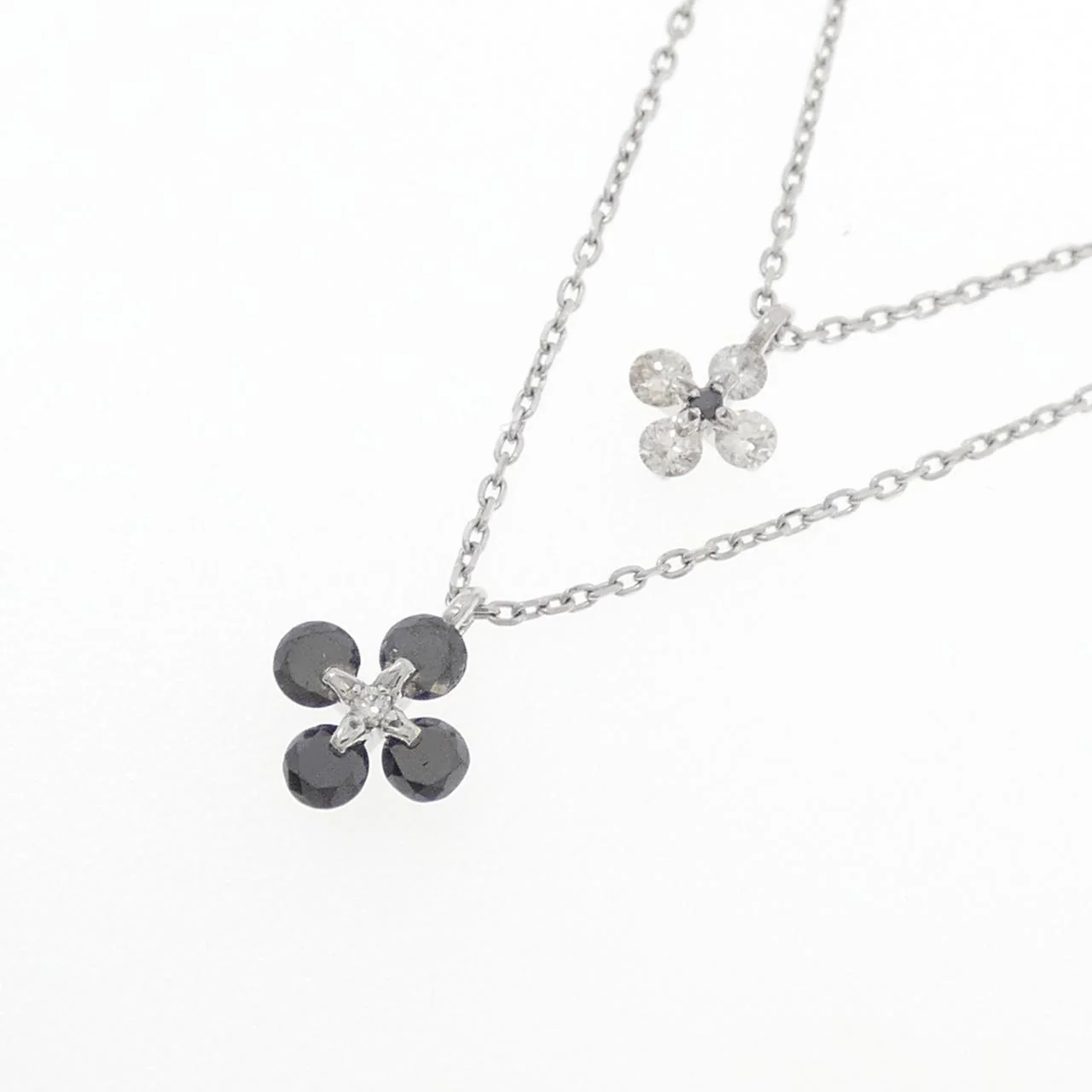Au750 Flower Diamond Necklace - Image 3