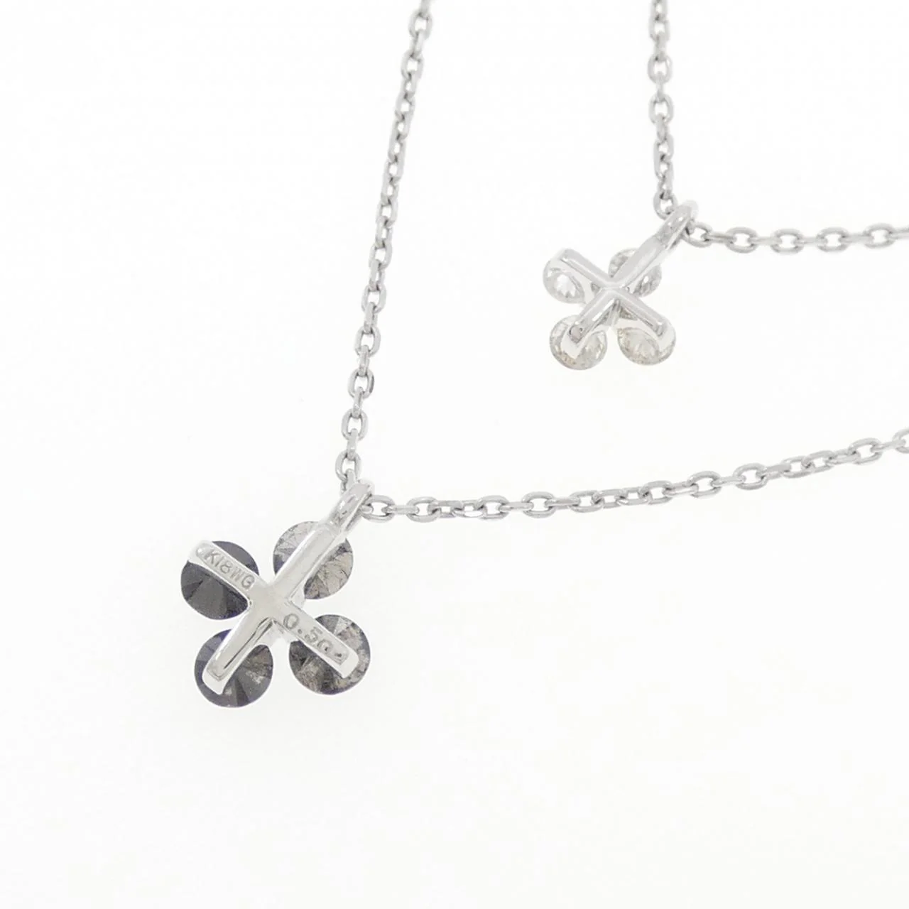 Au750 Flower Diamond Necklace - Image 4