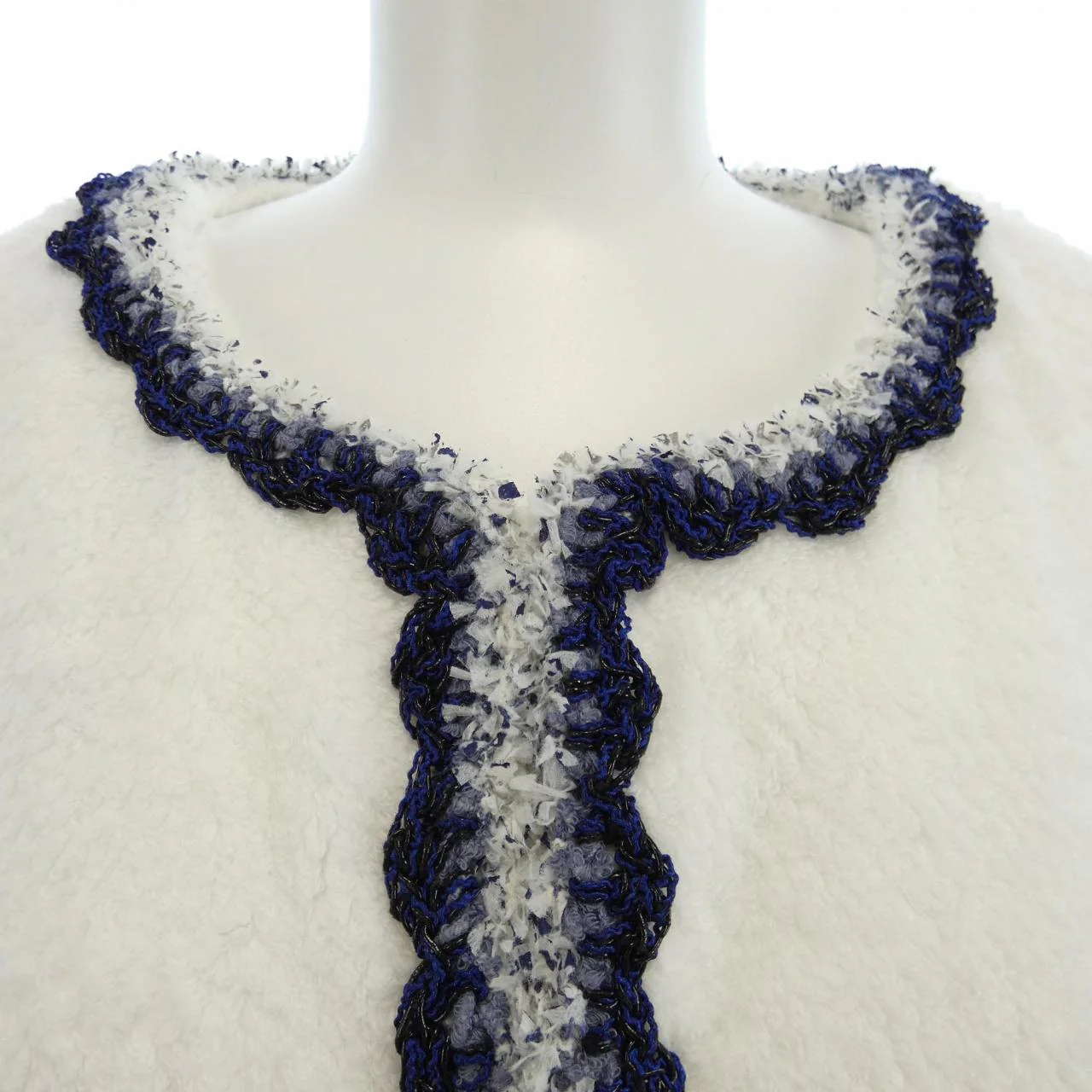Chanel Collarless Jacket - Image 5