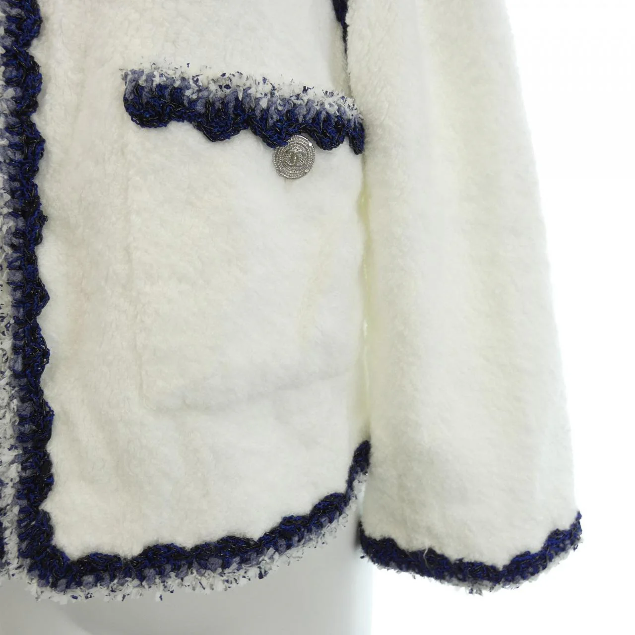 Chanel Collarless Jacket - Image 6