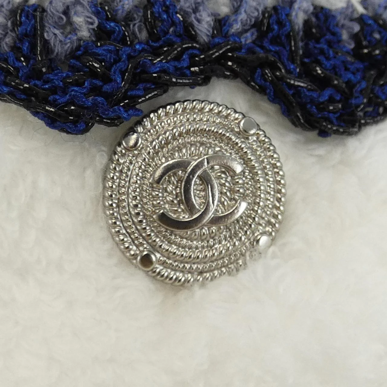 Chanel Collarless Jacket - Image 7