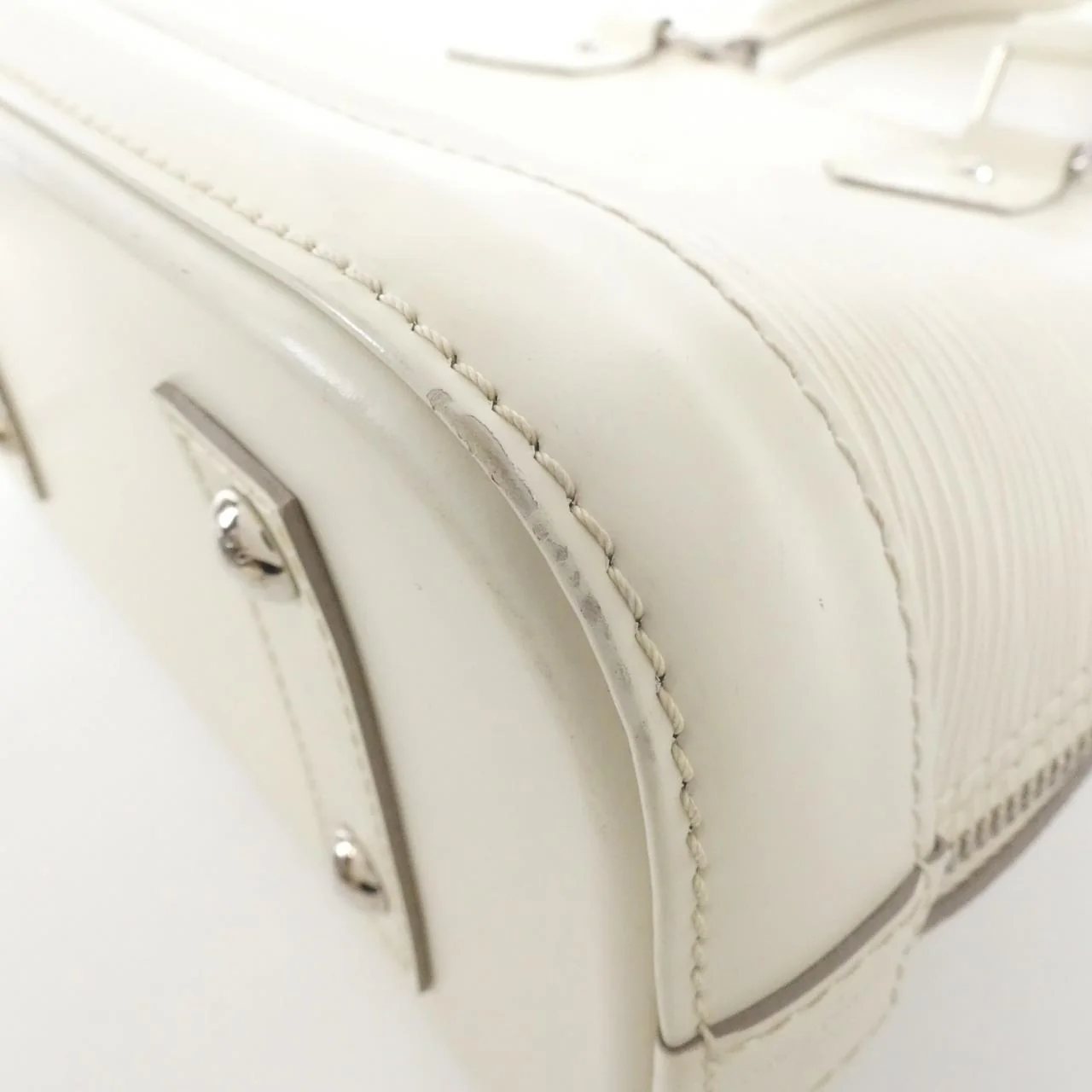 Louis Vuitton Alma BB Epi Bag - Image 3