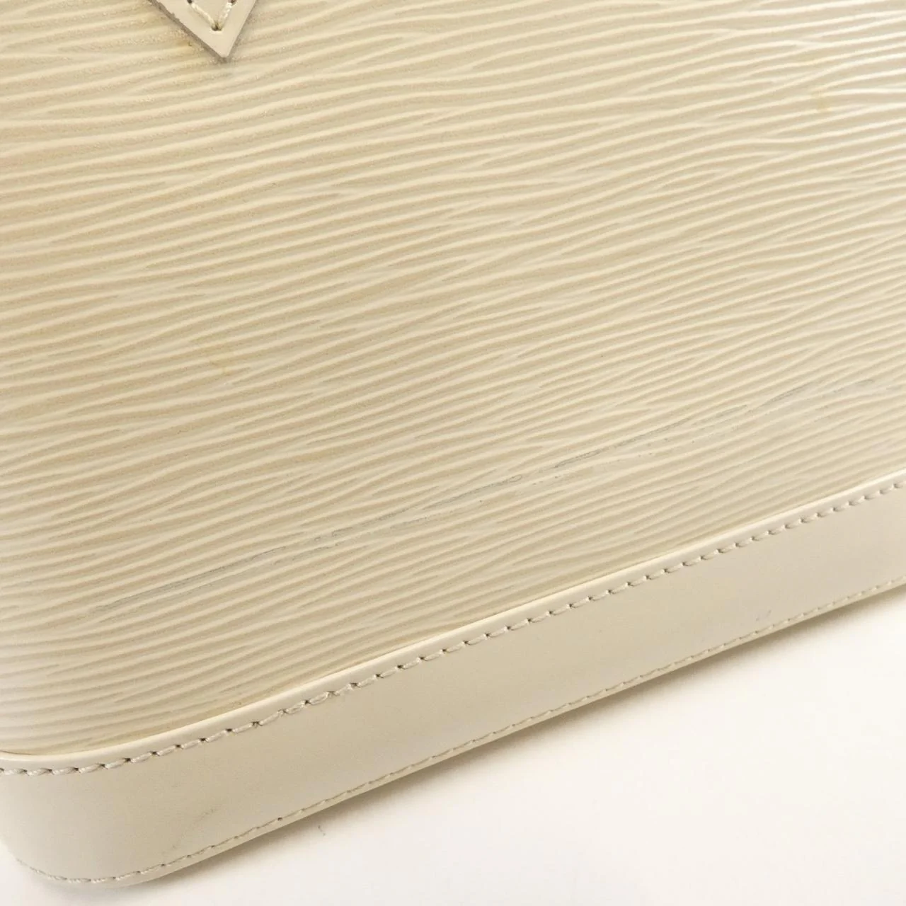 Louis Vuitton Alma BB Epi Bag - Image 5