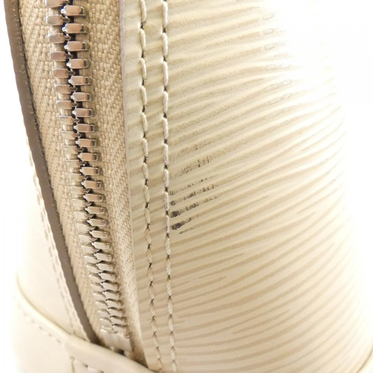 Louis Vuitton Alma BB Epi Bag - Image 6
