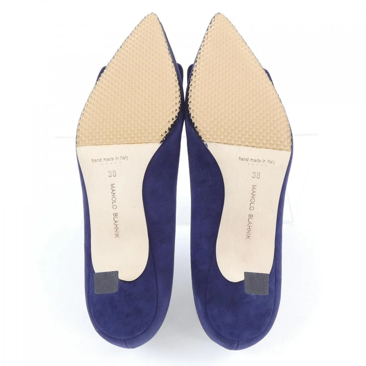 Manolo Blahnik Maysalepump 50 Suede Pumps - Image 4