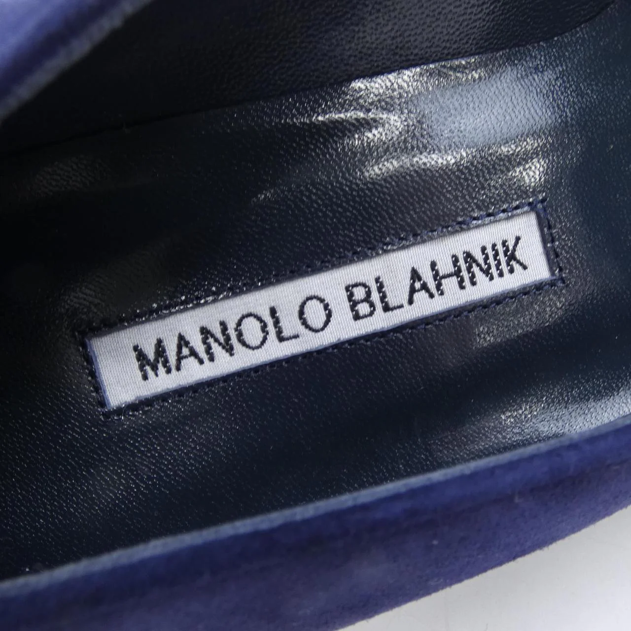 Manolo Blahnik Maysalepump 50 Suede Pumps - Image 6